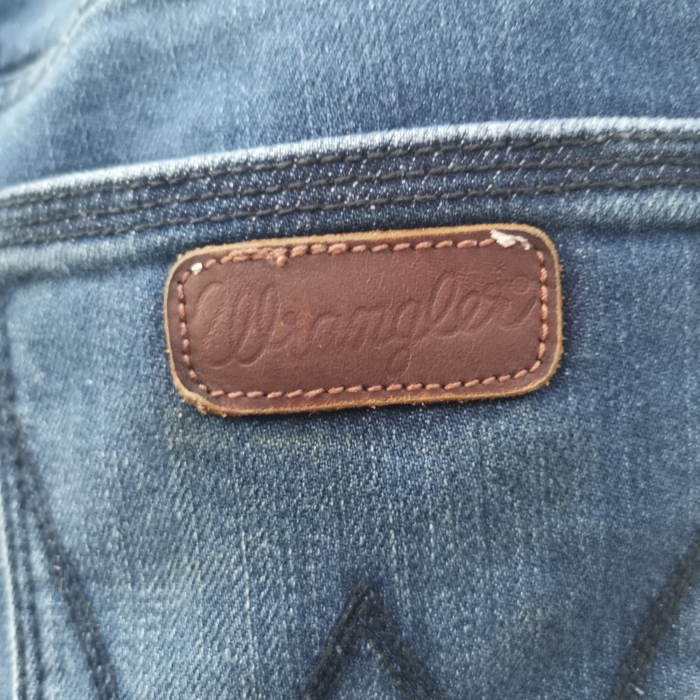Ladies "Wrangler" Size 7x31, Blue MidRise, - Picture 5 of 7
